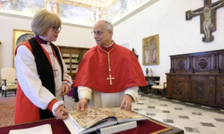 In Illo Uno Unum. Il Papa incontra al prima donna primate della Chiesa anglicana