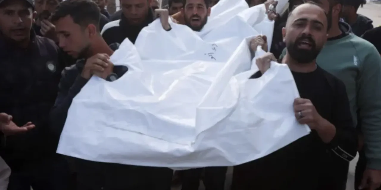 Undici morti in un giorno di “cessate il fuoco”: Gaza e Cisgiordania sotto i colpi di Israele mentre l’Europa guarda