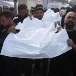 Undici morti in un giorno di “cessate il fuoco”: Gaza e Cisgiordania sotto i colpi di Israele mentre l’Europa guarda