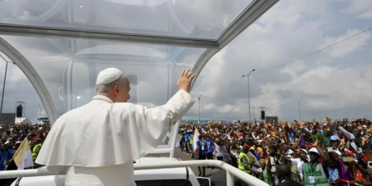 Leone XIV in Africa: il Papa che dice no al potere digitale, alla corruzione e alla simulazione del reale