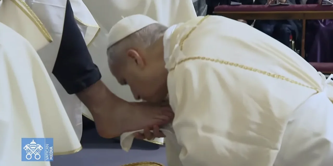 «Inginocchiamoci anche noi come fratelli e sorelle degli oppressi»