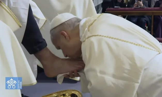 «Inginocchiamoci anche noi come fratelli e sorelle degli oppressi»