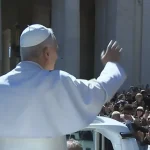 Il Papa chiama il mondo a pregare per la pace