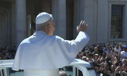 Il Papa chiama il mondo a pregare per la pace