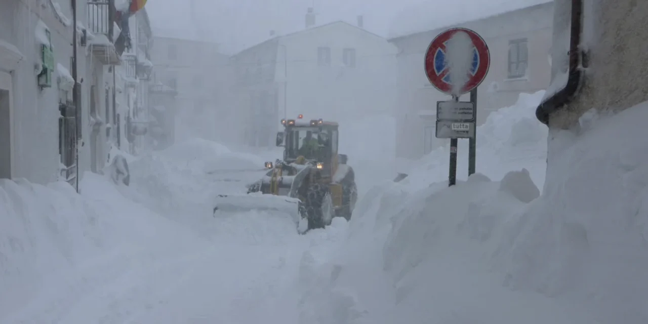 La terra scuote quello che l’uomo non vuole vedere