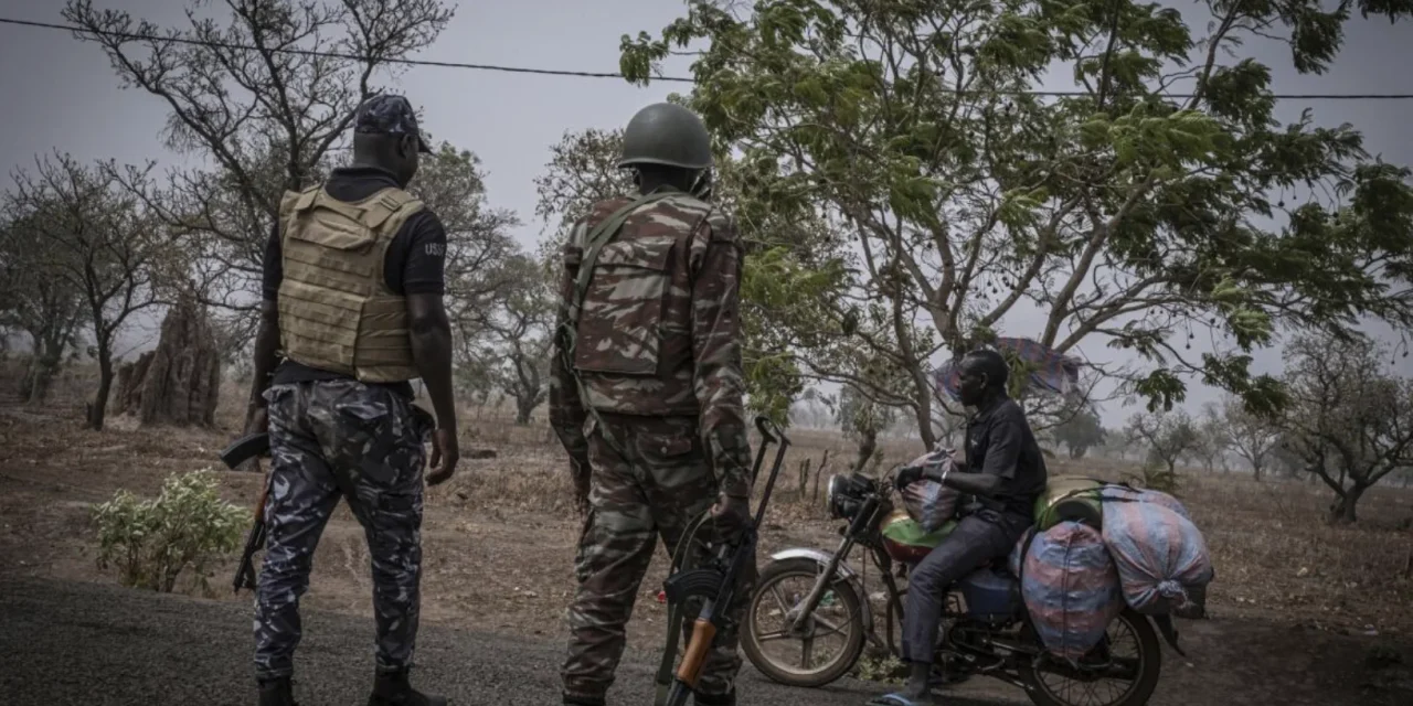 Bénin, l’ultimo domino: il jihadismo saheliano punta il paese che l’Occidente ha dimenticato