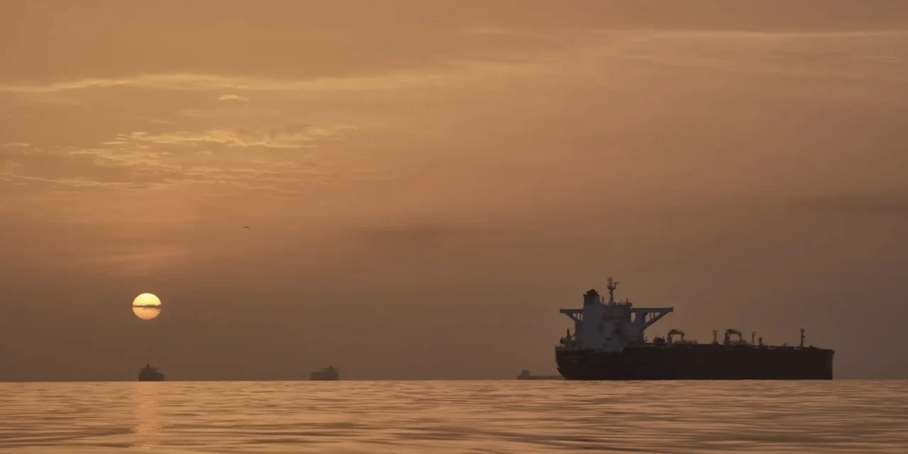 L’Iran richiude lo Stretto di Hormuz. Gli USA non possono fare il blocco navale