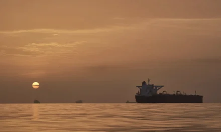 L’Iran richiude lo Stretto di Hormuz. Gli USA non possono fare il blocco navale