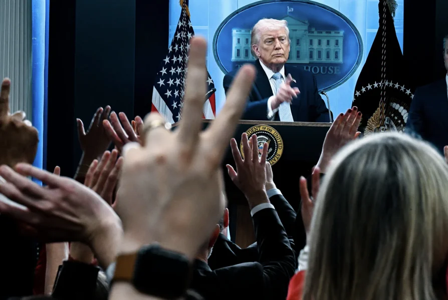 Leone XIV contro Trump: "Minacciare un intero popolo non è accettabile." 2 trump alla conferenza del lunedi