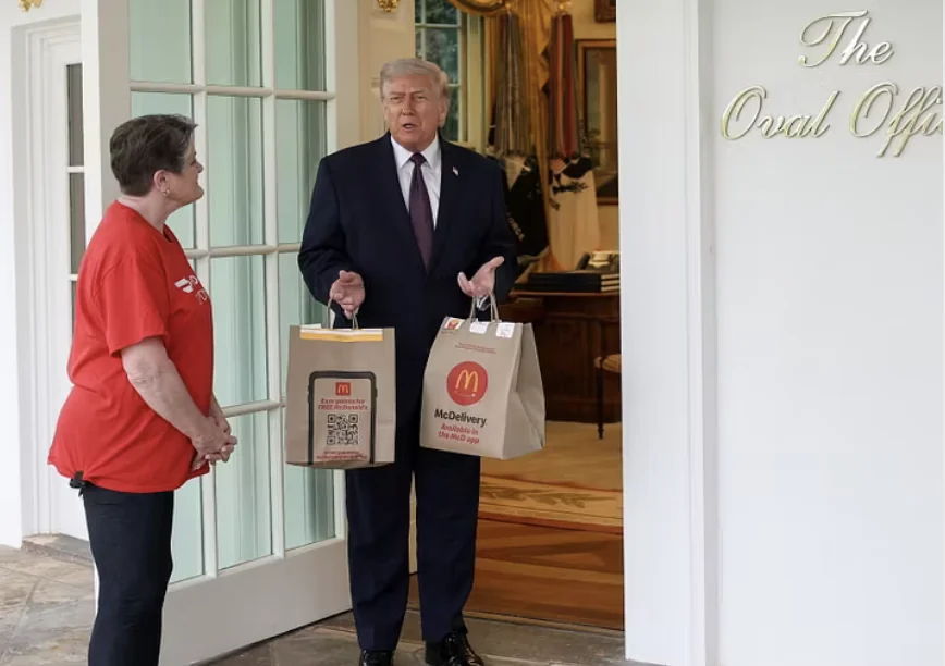 Trump sempre più isolato