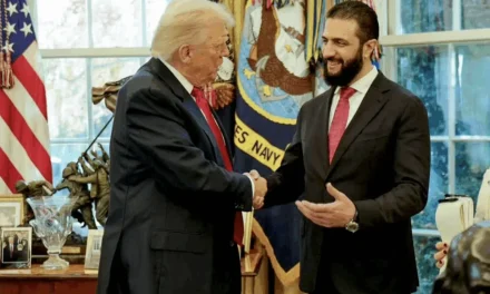 I difensori della cristianità che insultano il Papa e abbracciano i jihadisti