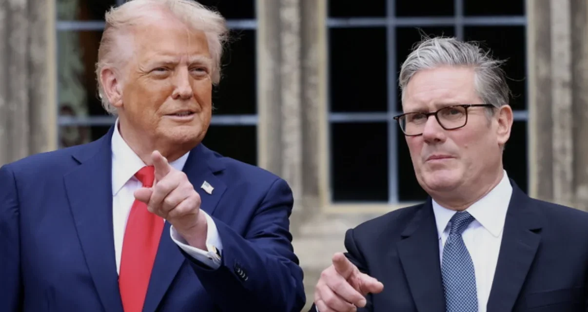 Il nemico di carta e lo specchio rotto