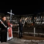 La croce portata dal Papa e il grido della Terra Santa