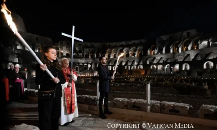 La croce portata dal Papa e il grido della Terra Santa