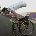 Alex Zanardi è morto. L’ultima lezione dell’uomo che visse tre volte e non smise mai di correre