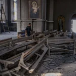 Azerbaigian: Il restauro delle statue e la demolizione delle chiese
