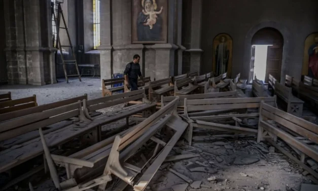 Azerbaigian: Il restauro delle statue e la demolizione delle chiese