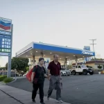 Autolesionismo trumpiano. La guerra che gli americani pagano al distributore