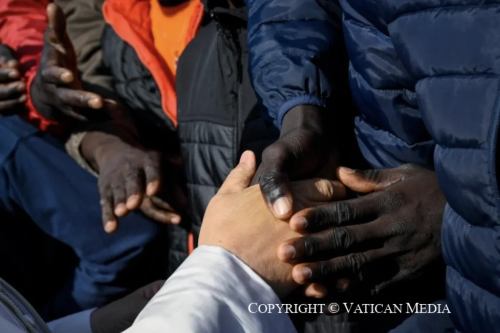 leone xiv incontra i migranti a tenerife