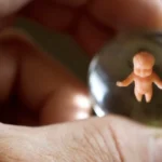 Procreazione assistita e intelligenza artificiale: quando l’algoritmo rischia di scegliere chi deve nascere