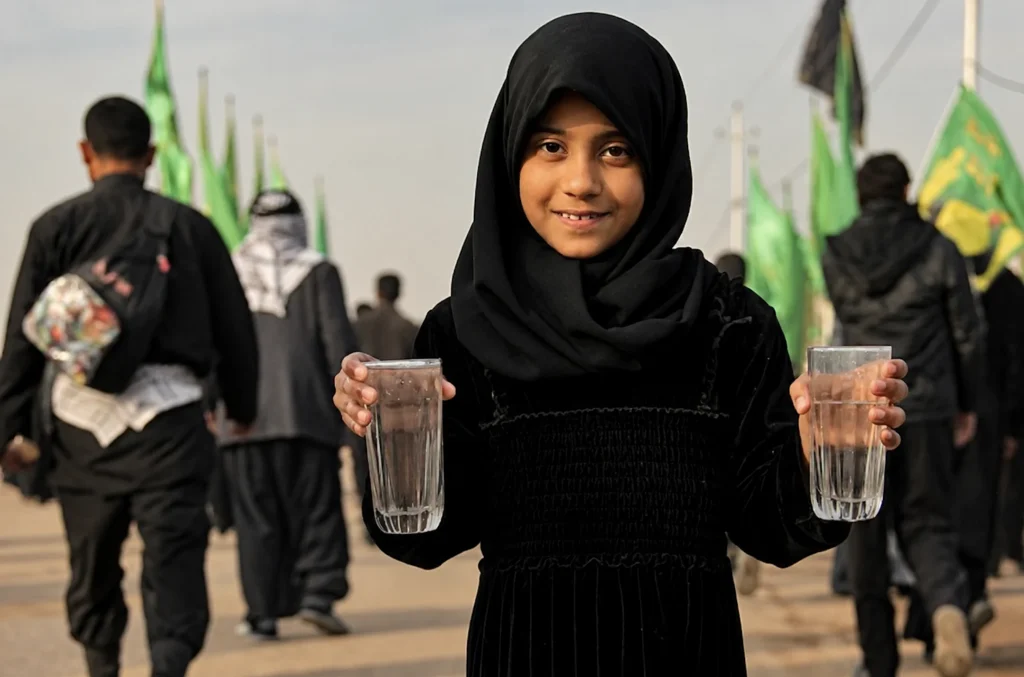 Arbaeen, il pellegrinaggio che l’Occidente non conosce 1 bambina da acqua per arbaeen