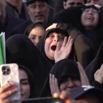 Funerali di Khamenei, il lutto nel mirino di Trump