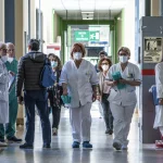Medici No Vax, il reintegro divide la maggioranza: tra Quirinale, scienza e politica