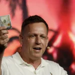 Tra apocalisse e storia: perché le accuse di Peter Thiel al Papa non reggono
