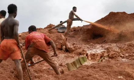 Miniera d’oro crollata in Centrafrica: a Zamboyé i poveri muoiono, l’oro invece arriva sempre a destinazione