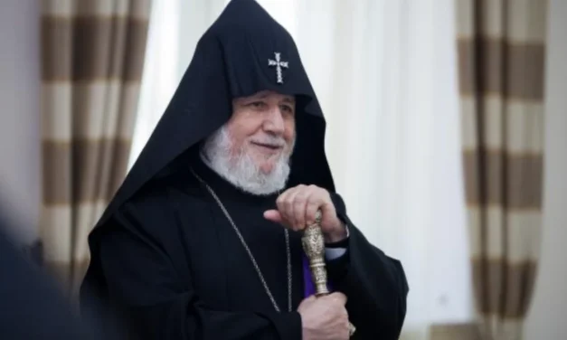 Armenia, il processo a Karekin II si ferma subito: il giudice si astiene. E lo scontro tra governo e Chiesa si congela in tribunale