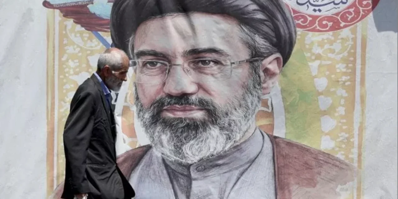 Khamenei moribondo? La profezia che non torna mentre l’Iran tratta su Hormuz