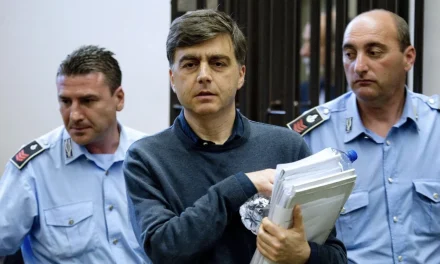 La bomba per fabbricare un premier: Lavitola, Ranucci e l’incredibile romanzo dell’amico “spin doctor”