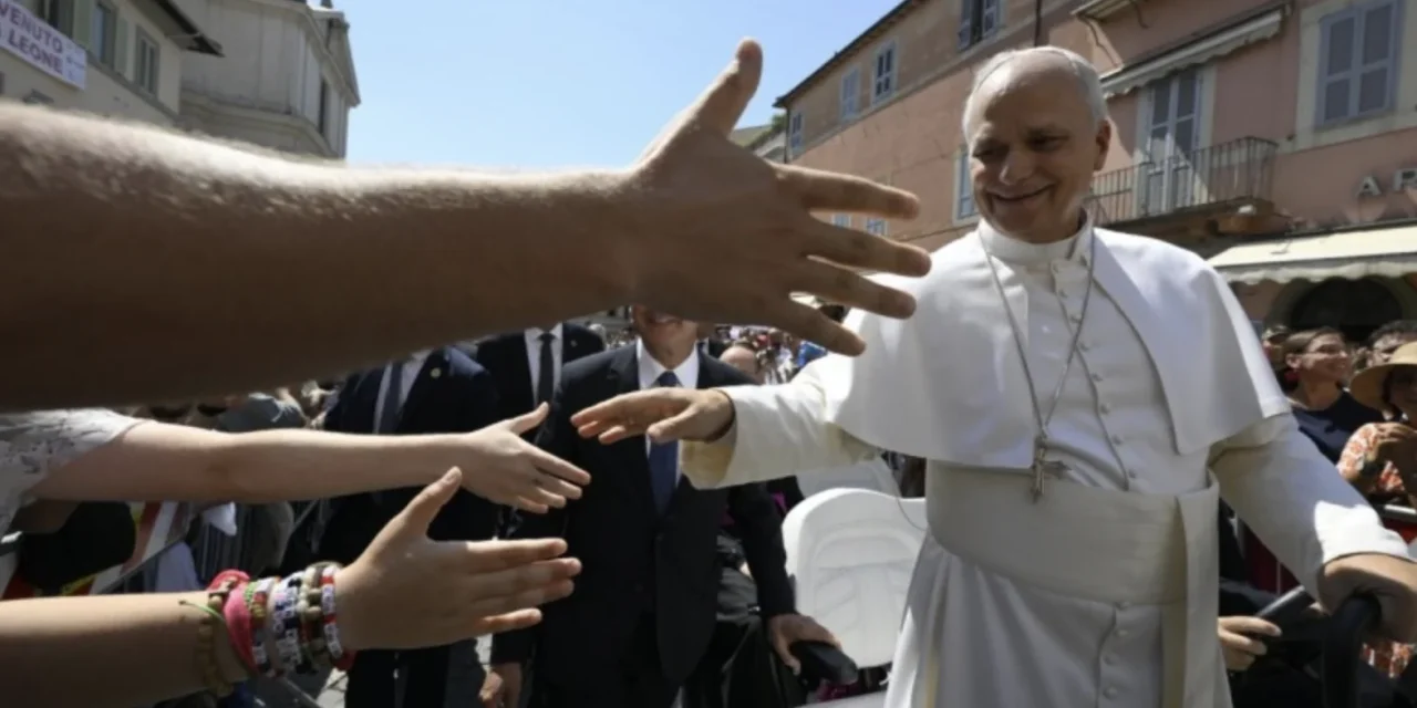 Papa Leone XIV all’Angelus: “Cessino le violenze contro i civili palestinesi in Cisgiordania”. Appello urgente per la soluzione a due Stati