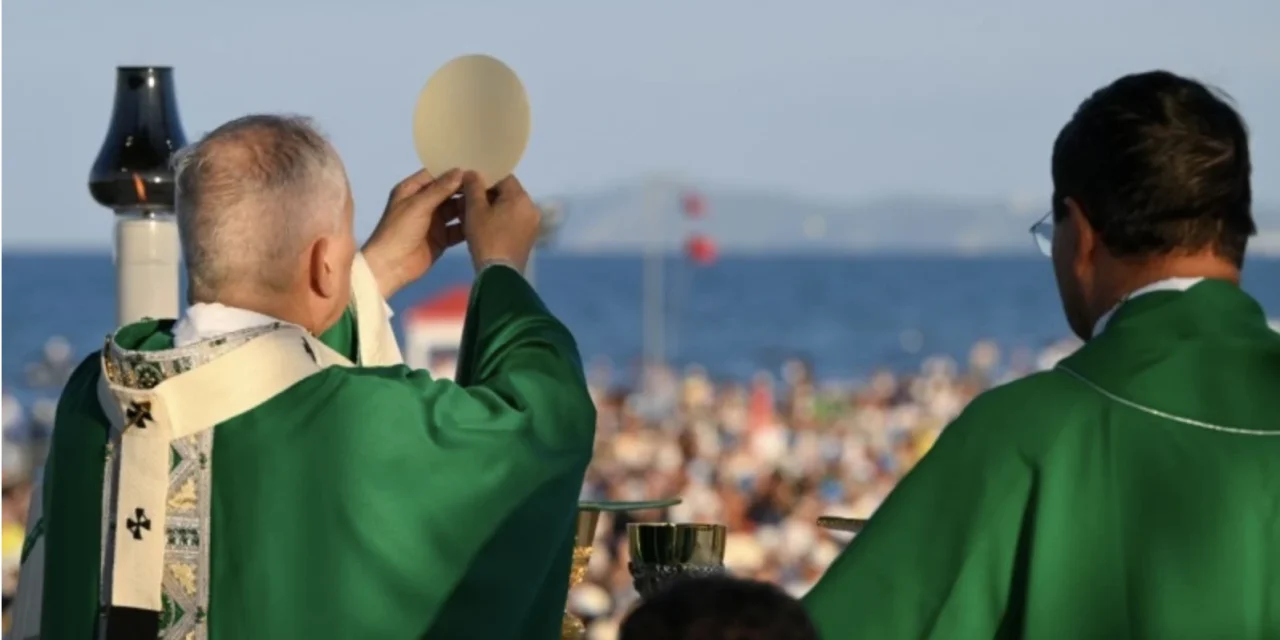 Leone XIV al Meeting di Rimini: la Chiesa che serve resiste alla cultura della potenza