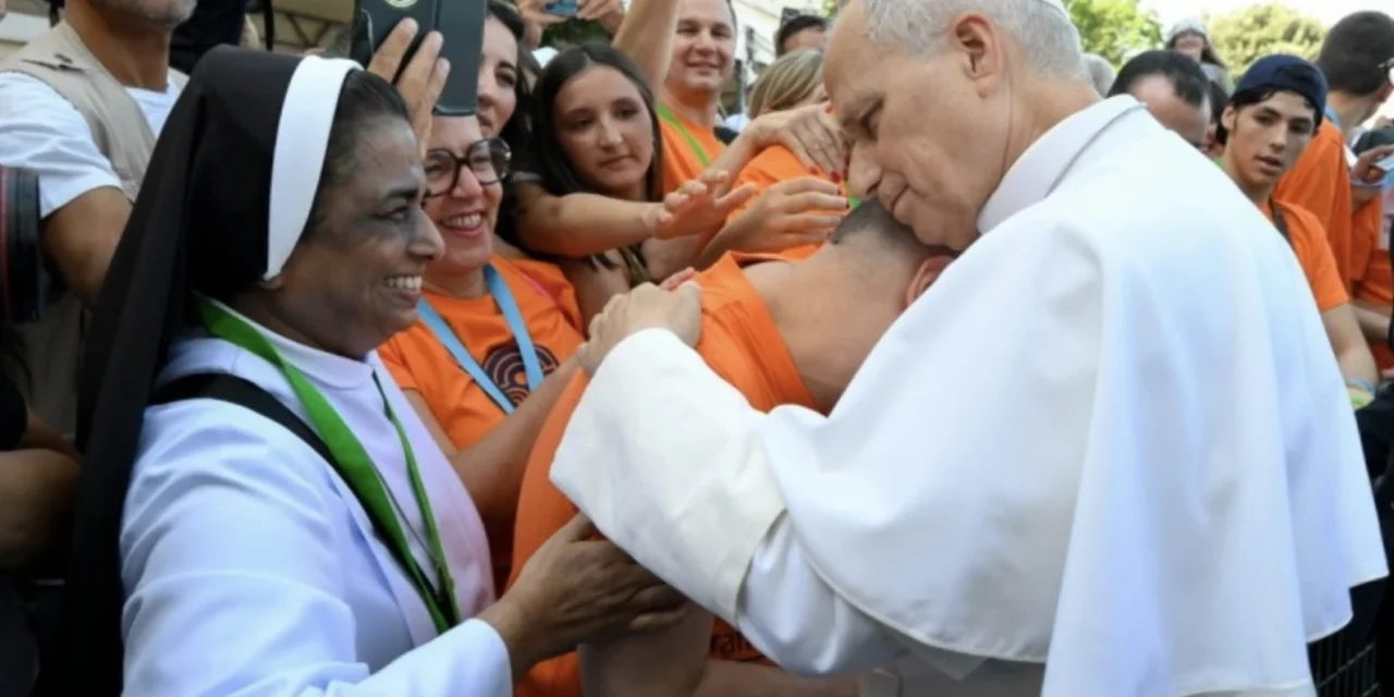 Leone XIV ad Assisi: il Vangelo non è una bandiera da sventolare contro qualcuno