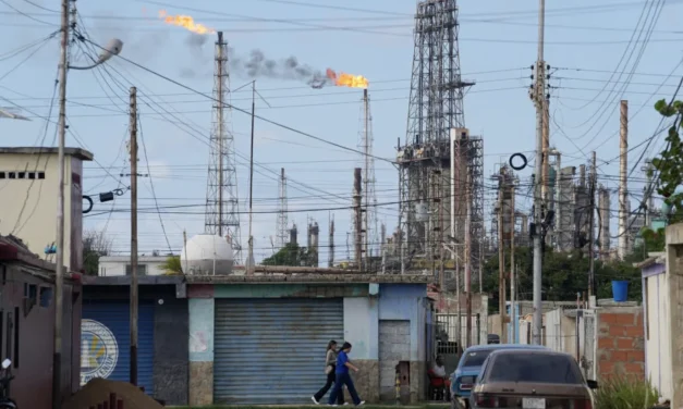Venezuela, il petrolio dopo Maduro: l’America che esporta democrazia e importa barili
