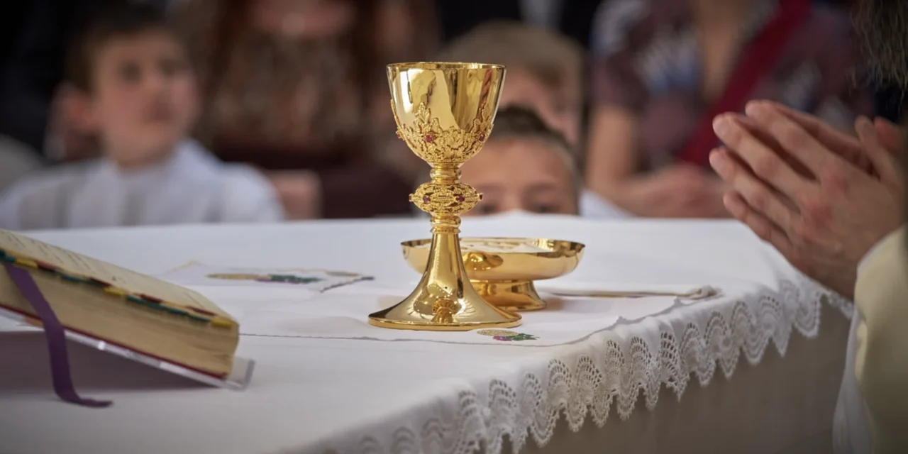 Liturgia ferita e formazione tradita: il Papa conferma che i sacerdoti devono tornare a essere mistagoghi, non protagonisti