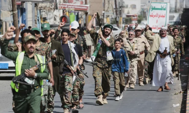 Bab el-Mandeb, gli Houthi stringono la morsa sul Mar Rosso: l’Arabia Saudita valuta la risposta militare