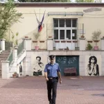 Prof accoltellata a Roma, perdona il suo aggressore: la lezione che sfugge alle tifoserie